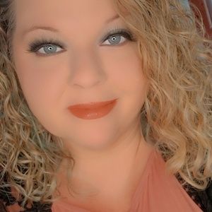 Meet your Posher, Whitney